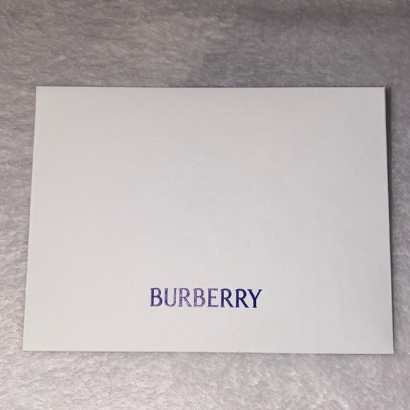 Burberry gift envelope & keepsake box - Picture 3 of 13